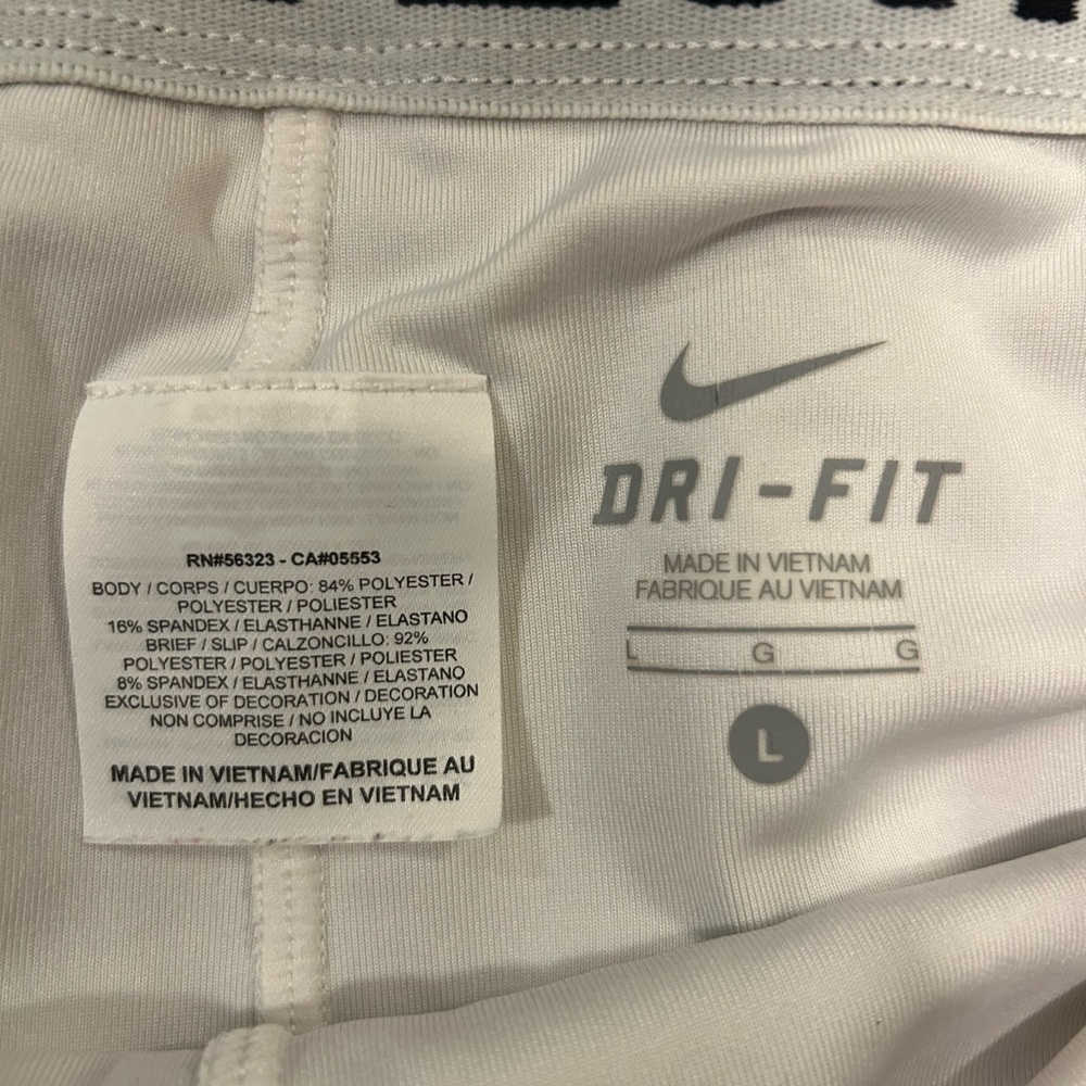 Nike running shorts - Picture 2 of 3